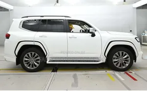 Toyota Land Cruiser LC300 2023 White