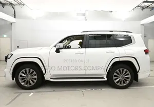 Toyota Land Cruiser LC300 2023 White