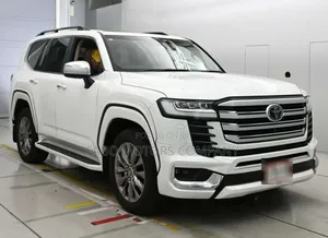 Toyota Land Cruiser LC300 2023 White