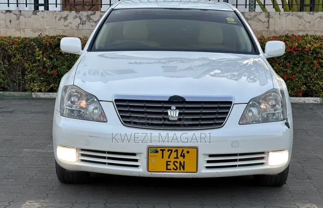 Toyota Crown 2006 White