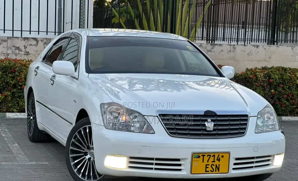 Toyota Crown 2006 White