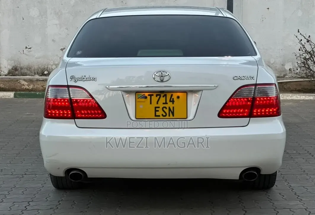 Toyota Crown 2006 White