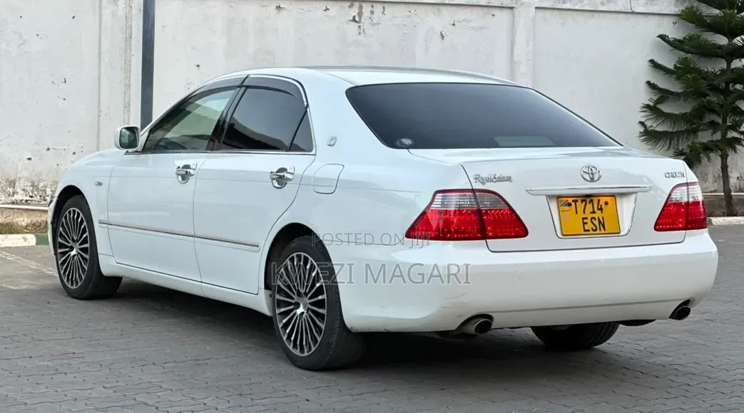 Toyota Crown 2006 White