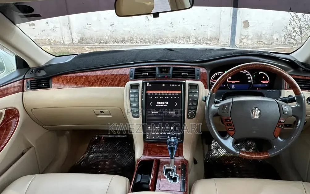 Toyota Crown 2006 White