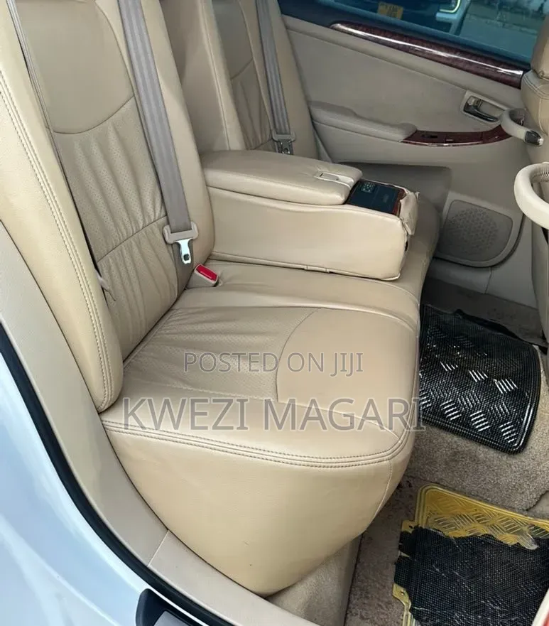 Toyota Crown 2006 White