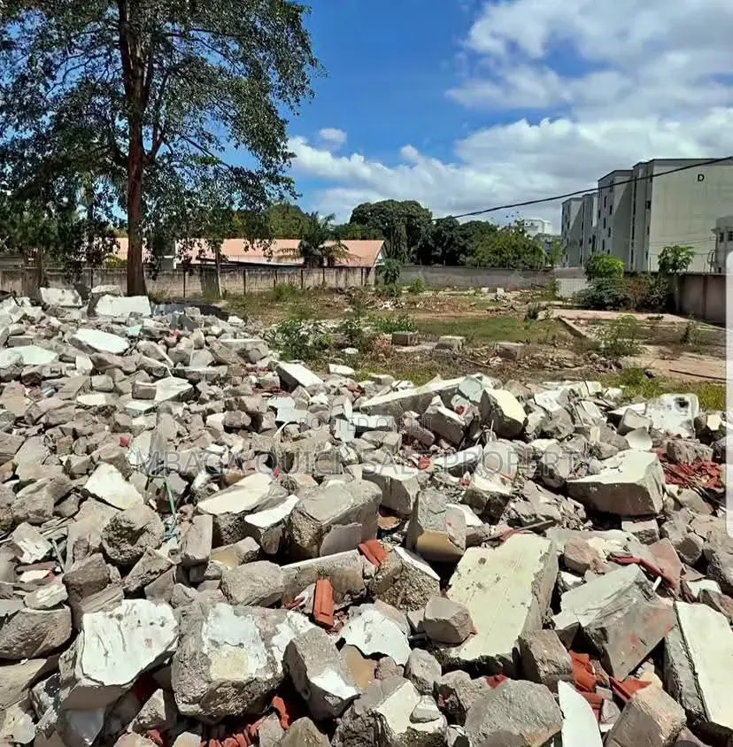 Plot Area SQM 3400 for Sale Located in Oyster Bay