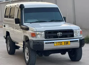 Toyota Land Cruiser 2009 White