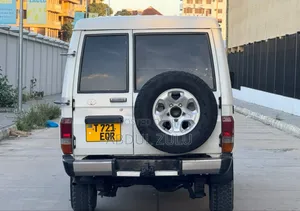 Toyota Land Cruiser 2009 White