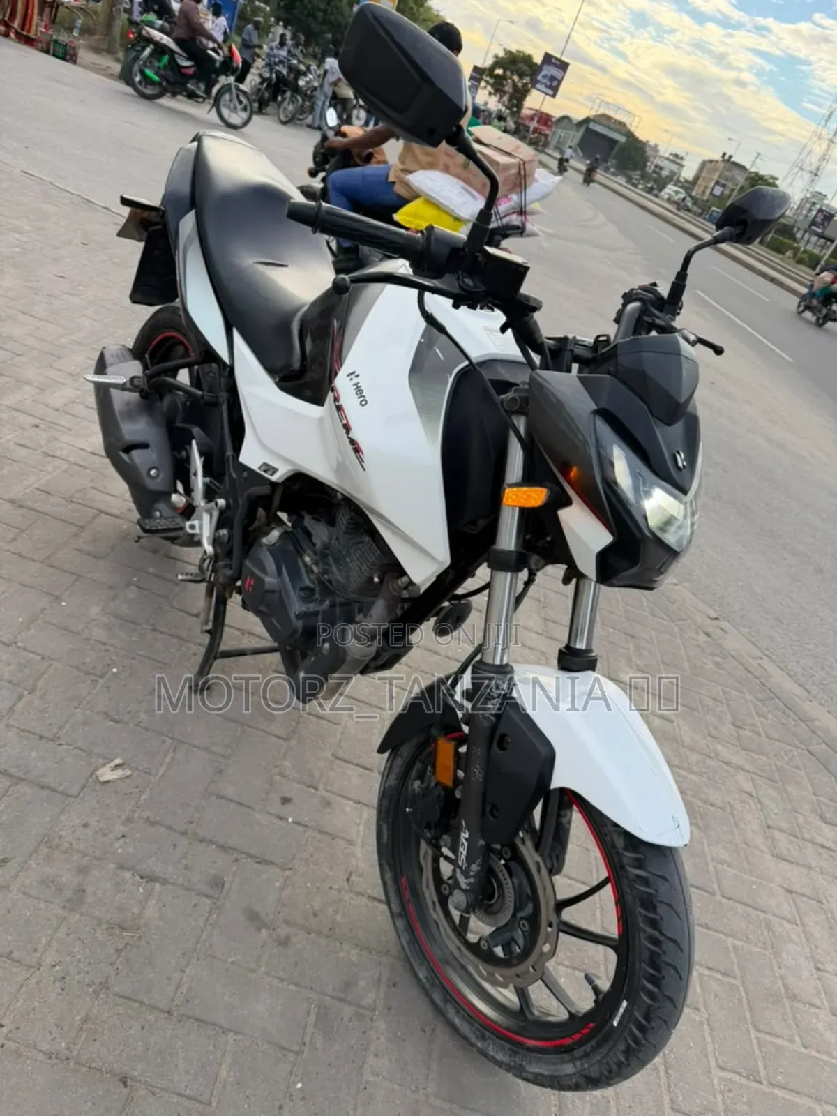 Hero Xtreme 160R 2024 White