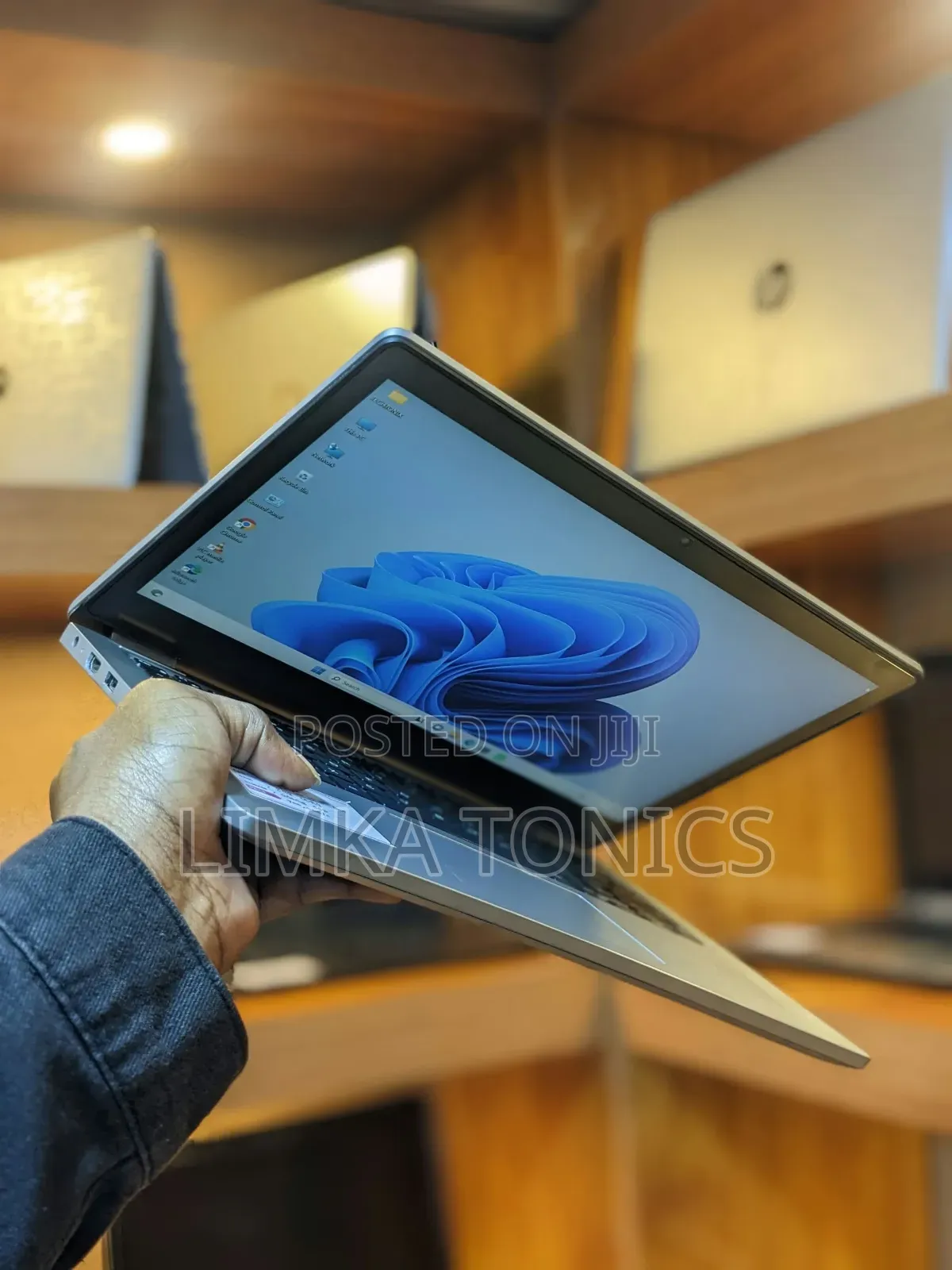 New Laptop Dell Latitude 3310 2-in-1 8GB Intel Core i5 SSD 256GB
