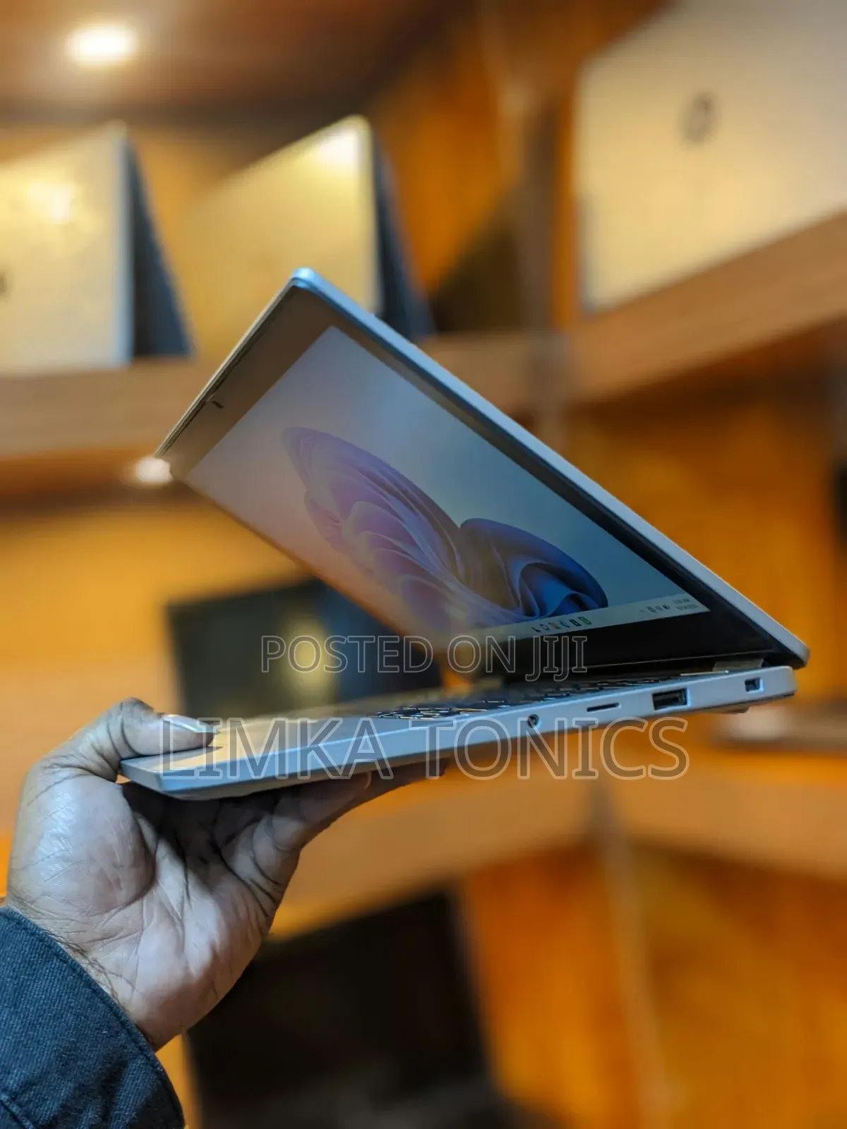 New Laptop Dell Latitude 3310 2-in-1 8GB Intel Core i5 SSD 256GB