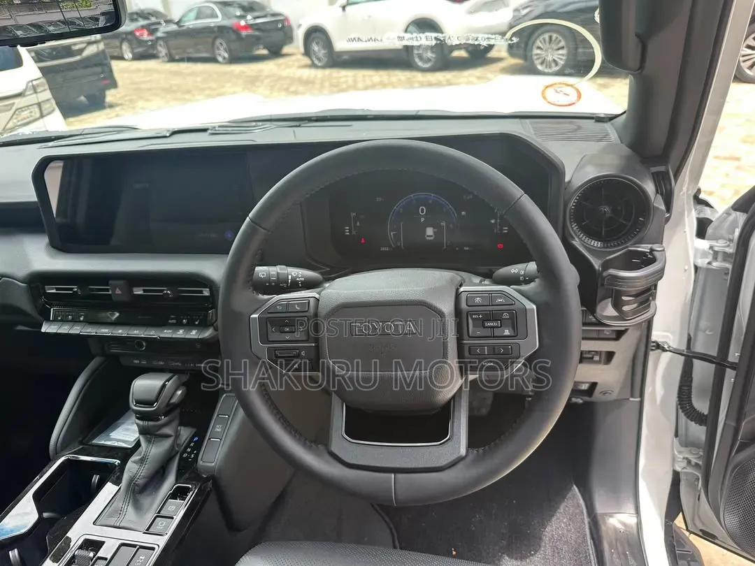 Toyota Land Cruiser Prado 2025 White