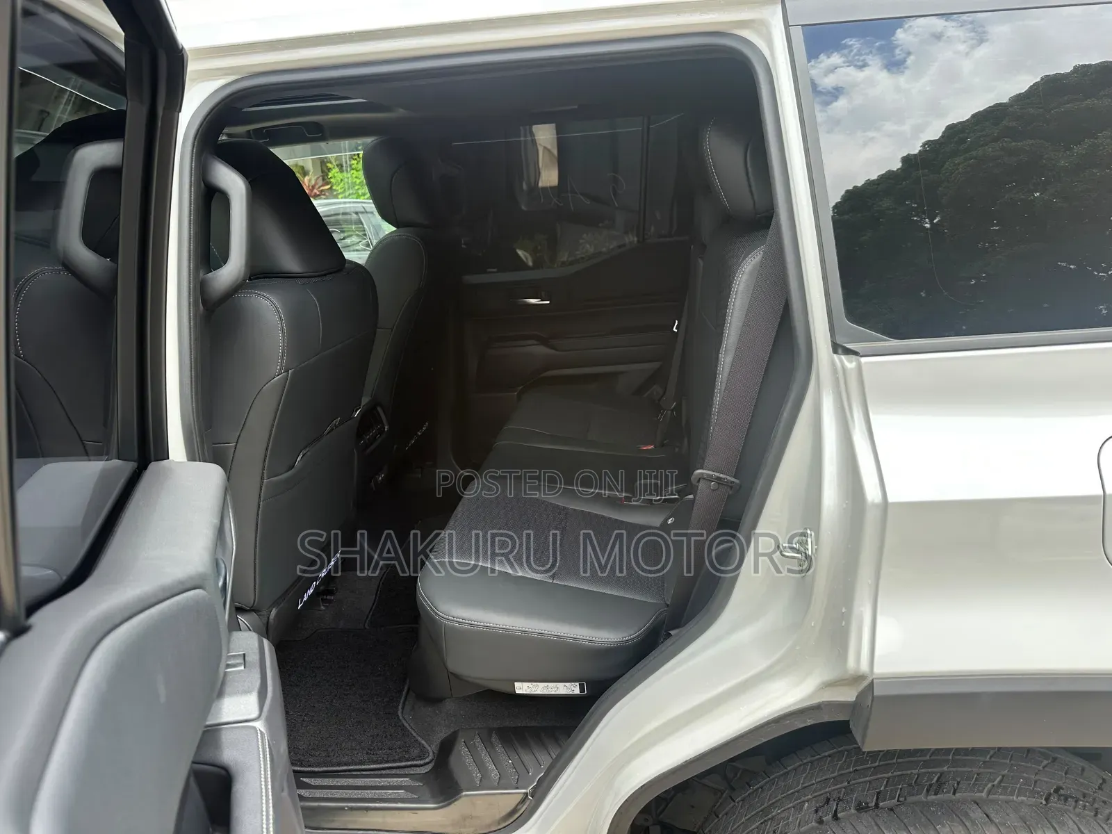 Toyota Land Cruiser Prado 2025 White
