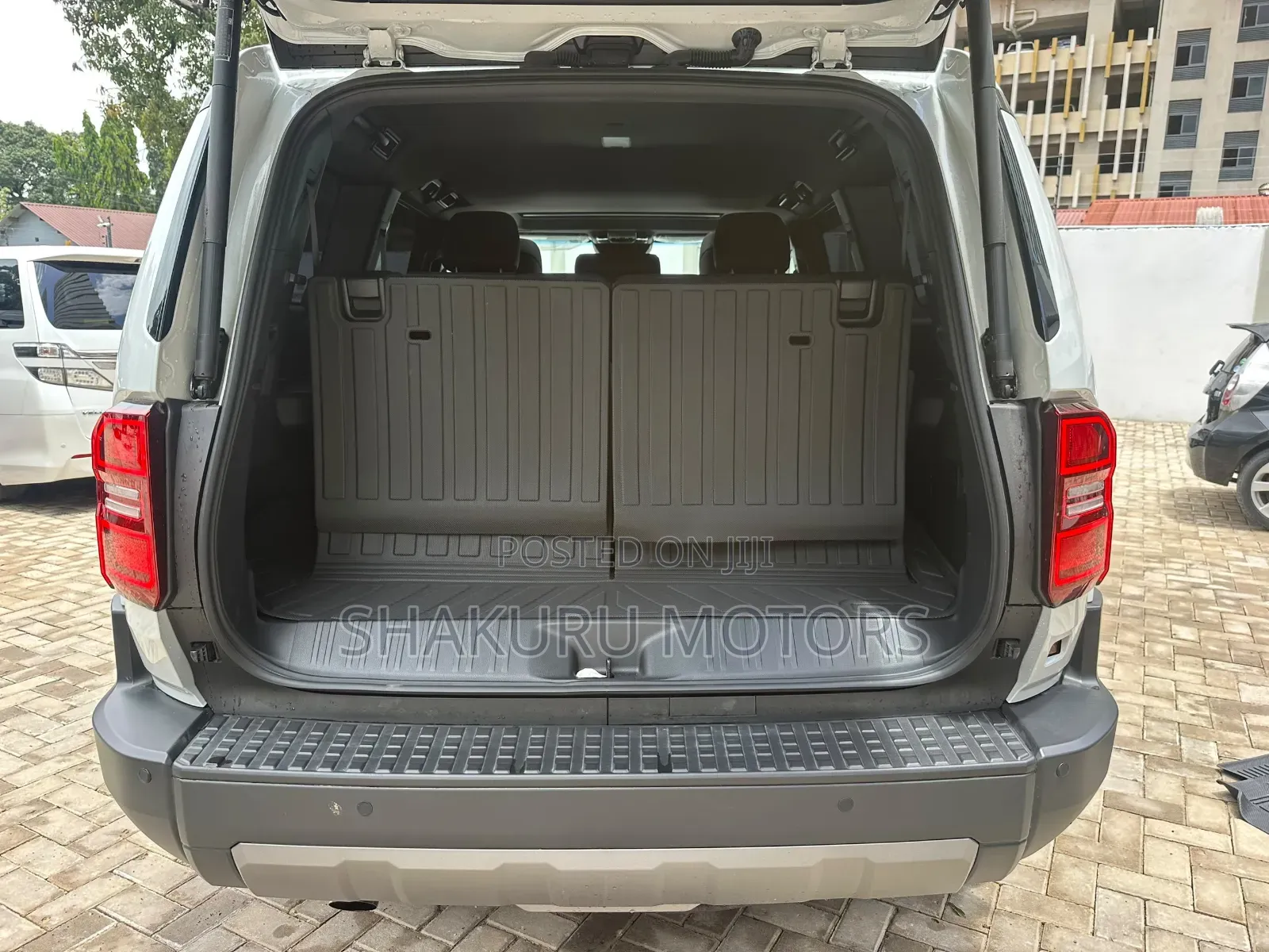 Toyota Land Cruiser Prado 2025 White