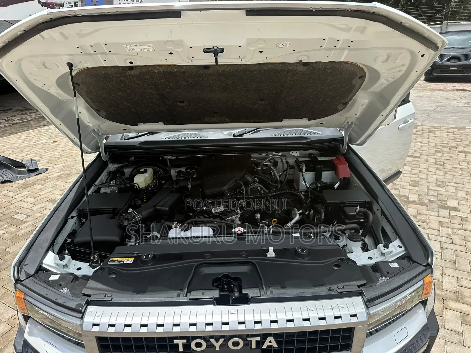 Toyota Land Cruiser Prado 2025 White