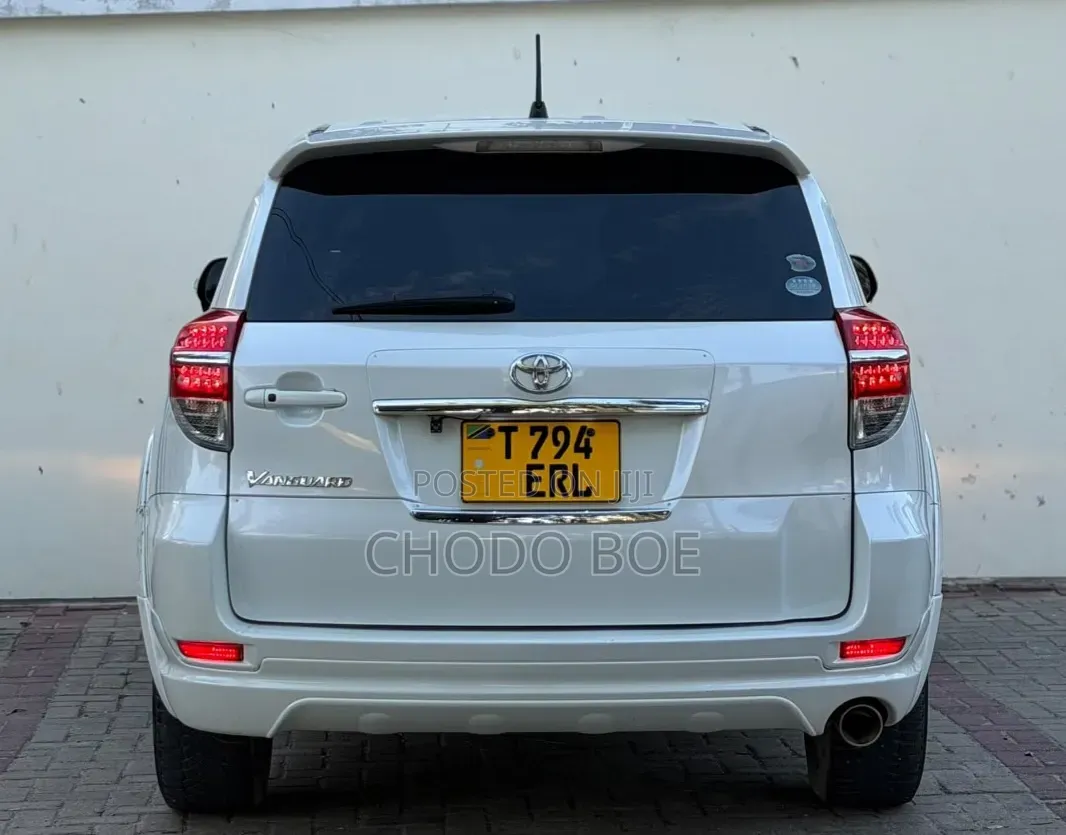 Toyota Vanguard 2011 Pearl