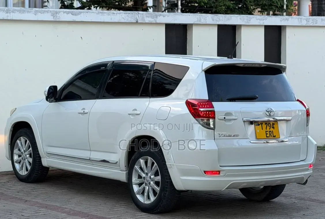 Toyota Vanguard 2011 Pearl
