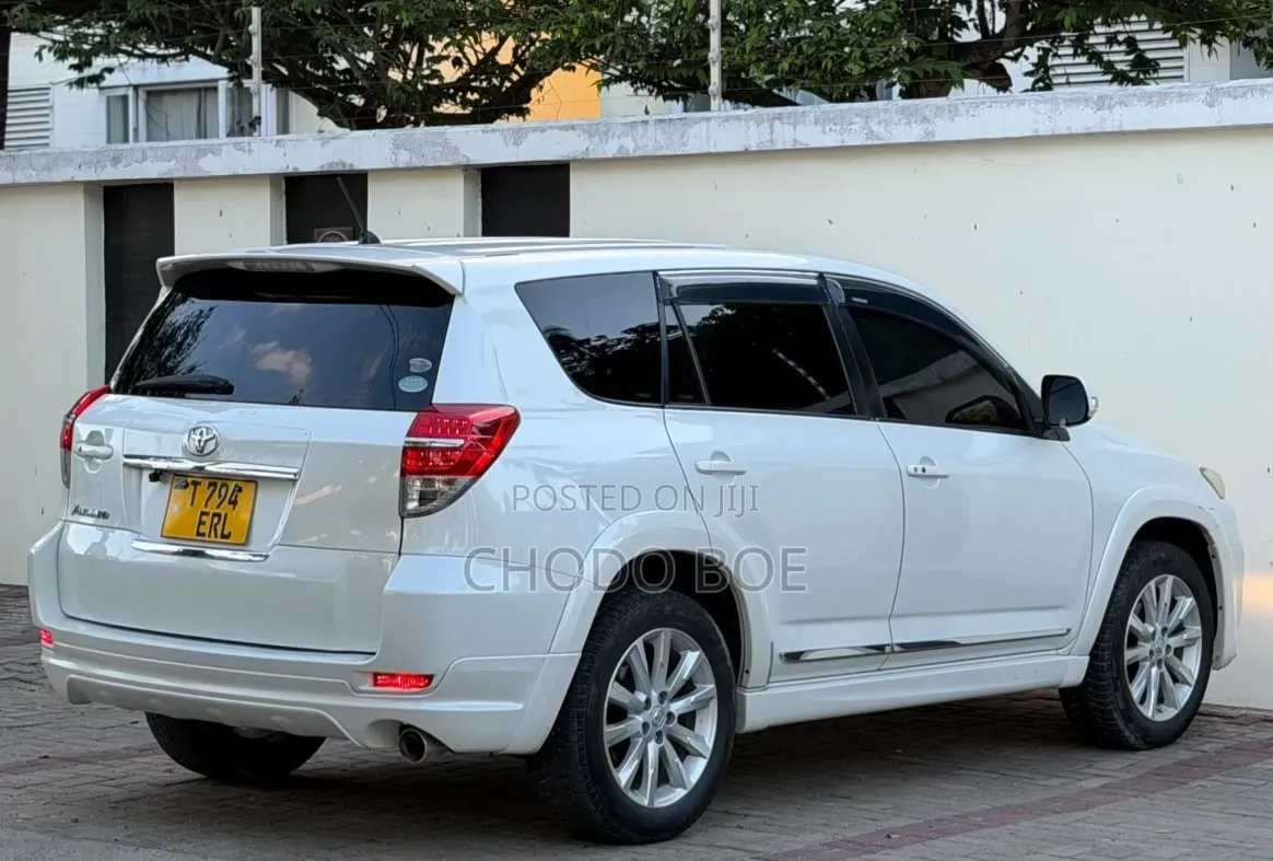 Toyota Vanguard 2011 Pearl