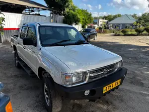Toyota Hilux 1996 White