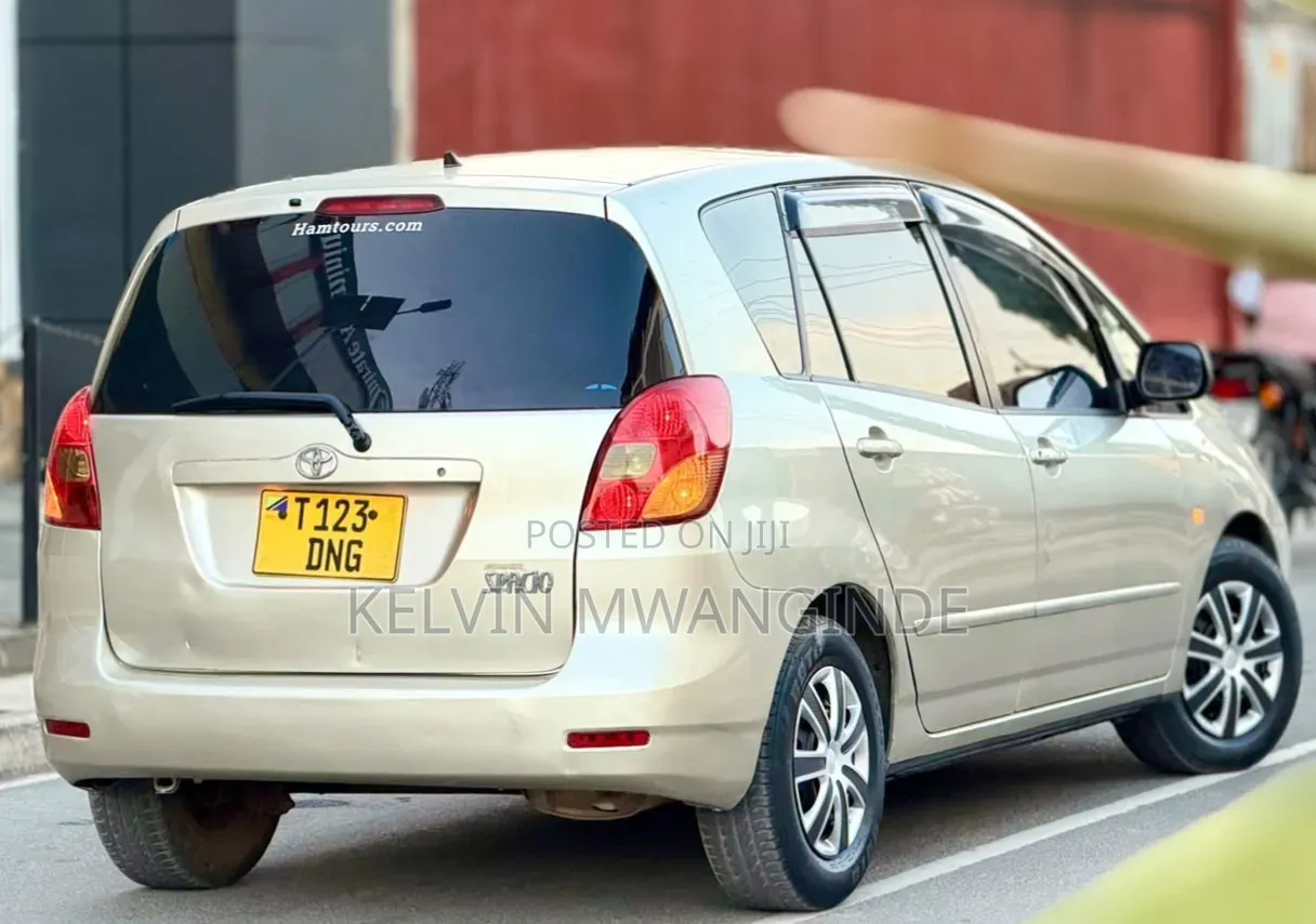 Toyota Corolla Spacio 2005 Gold