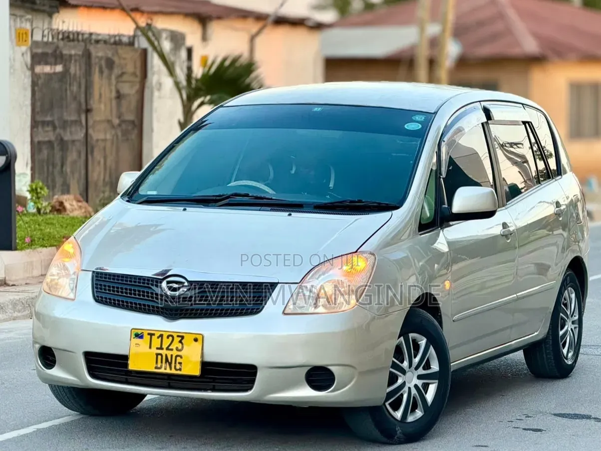 Toyota Corolla Spacio 2005 Gold
