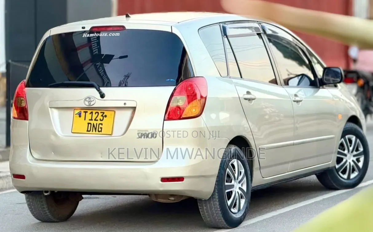 Toyota Corolla Spacio 2005 Gold