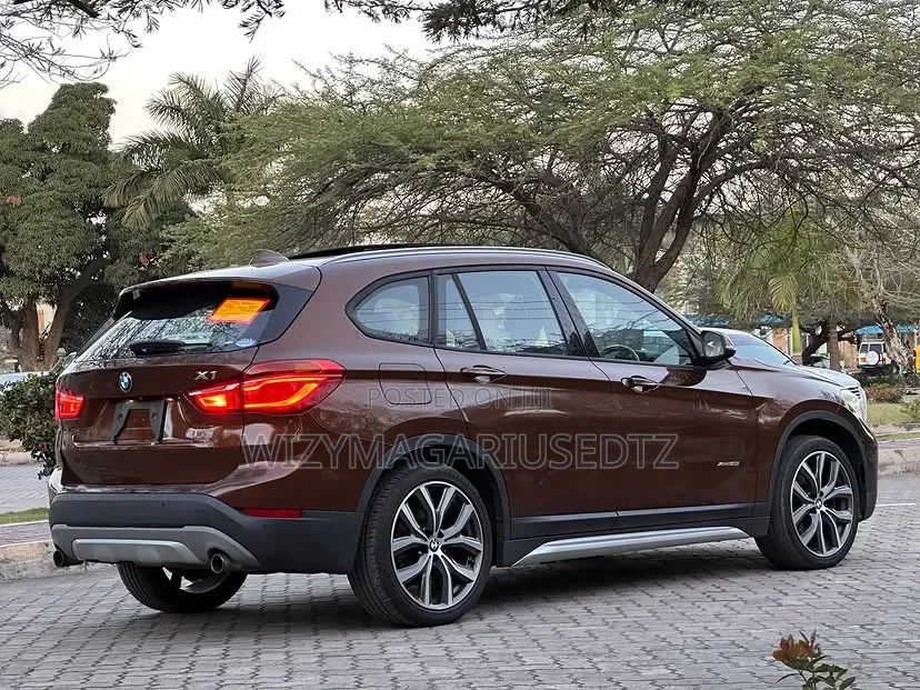 BMW X1 xDrive28i AWD 2016 Brown