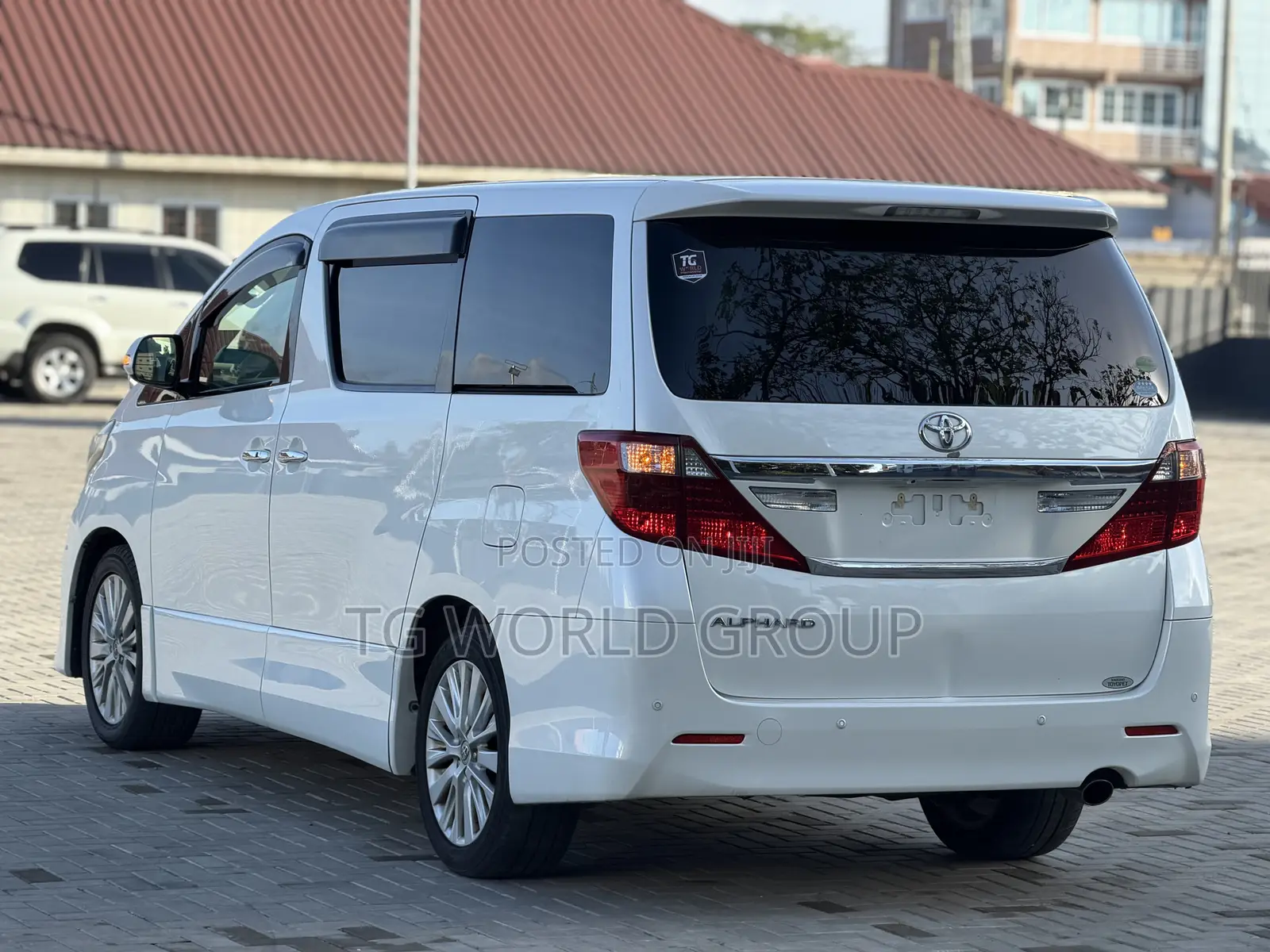 Toyota Alphard 2.4 Petrol FWD 2013 White