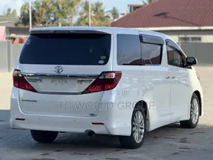Toyota Alphard 2.4 Petrol FWD 2013 White