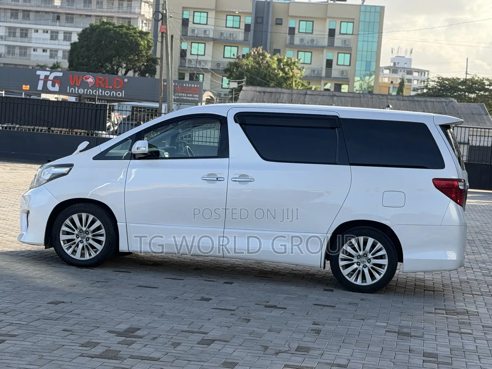 Toyota Alphard 2.4 Petrol FWD 2013 White