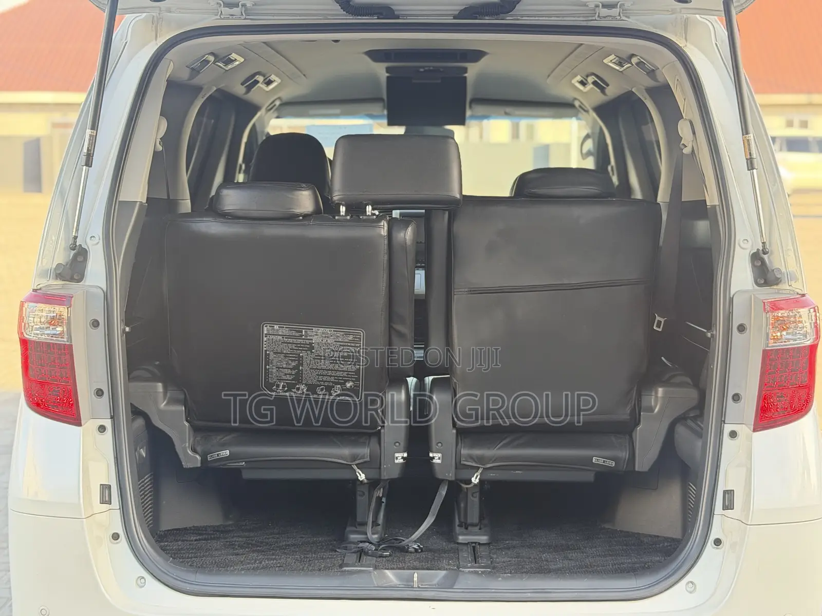 Toyota Alphard 2.4 Petrol FWD 2013 White