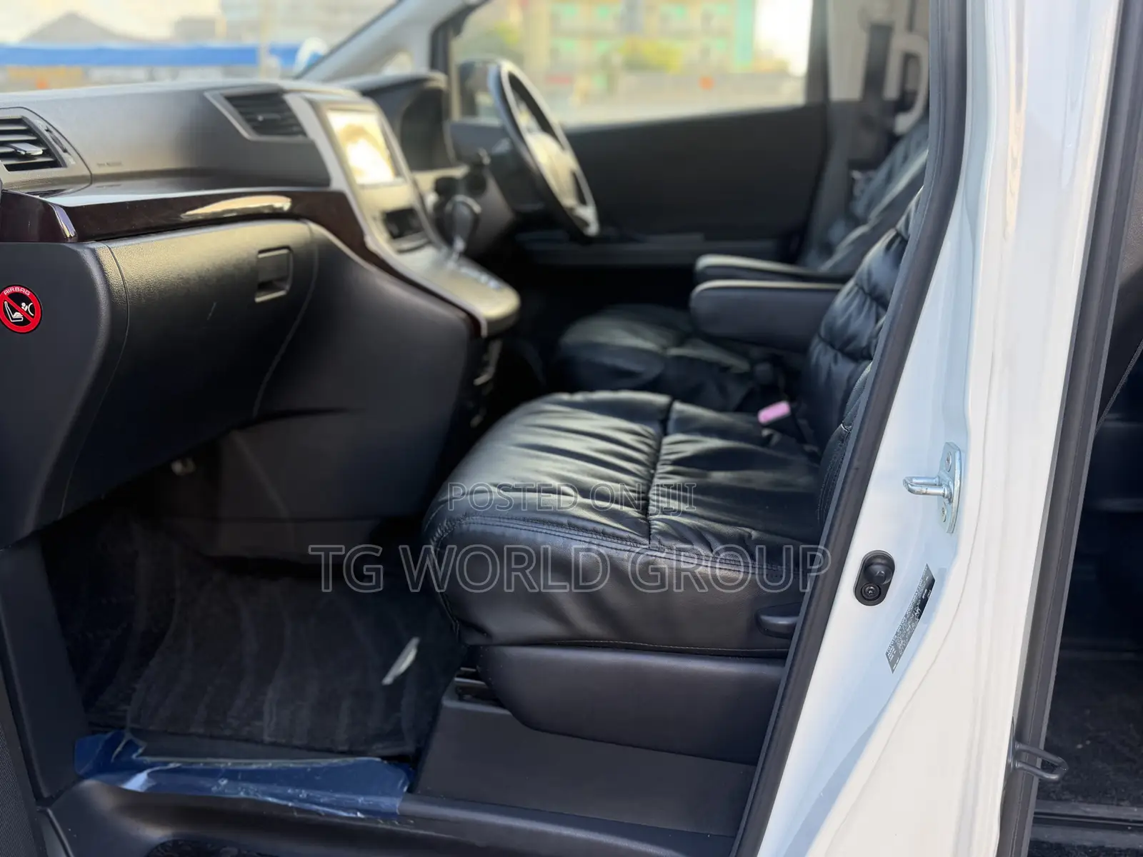 Toyota Alphard 2.4 Petrol FWD 2013 White