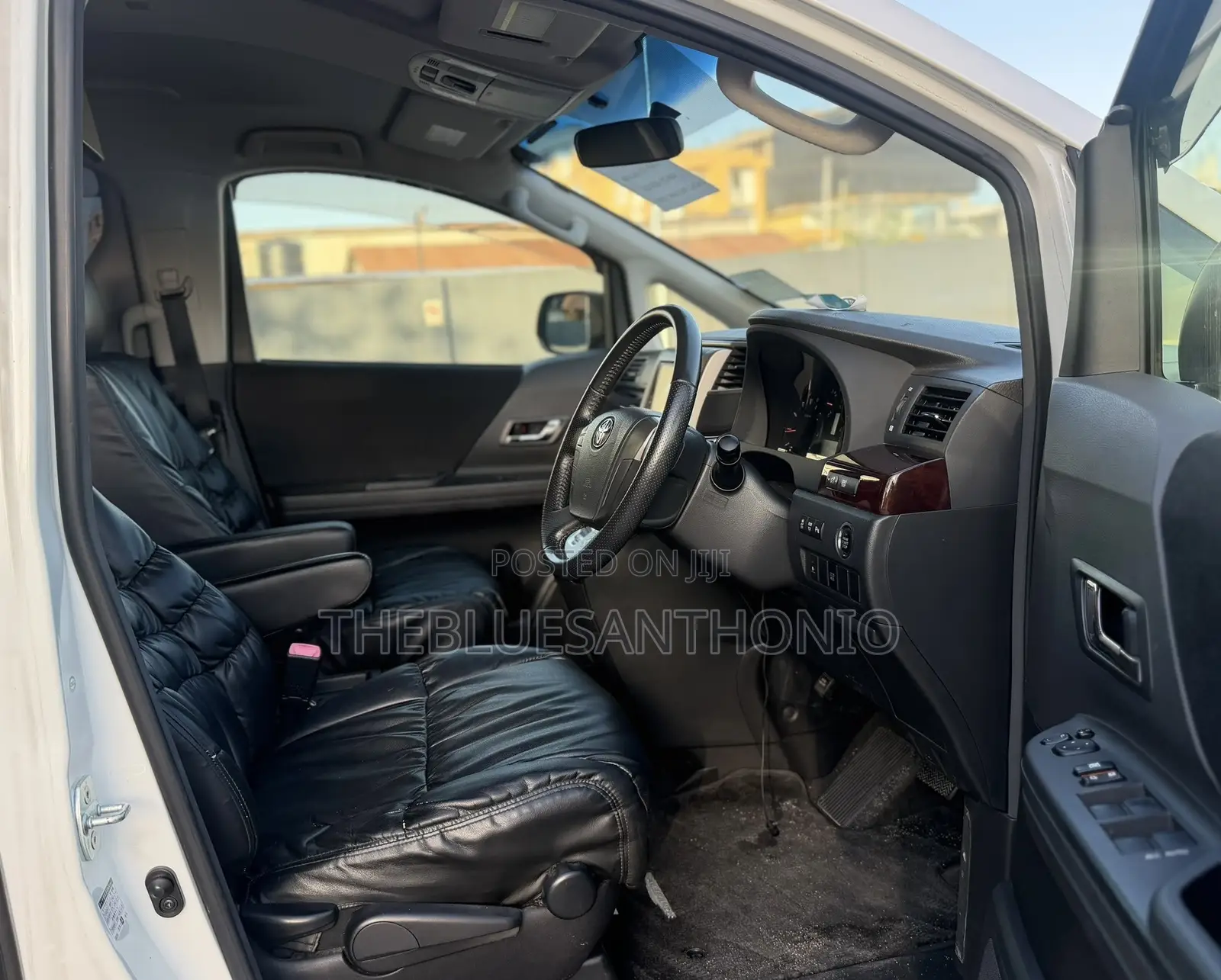 Toyota Alphard 2.4 Petrol AWD 2014 Pearl