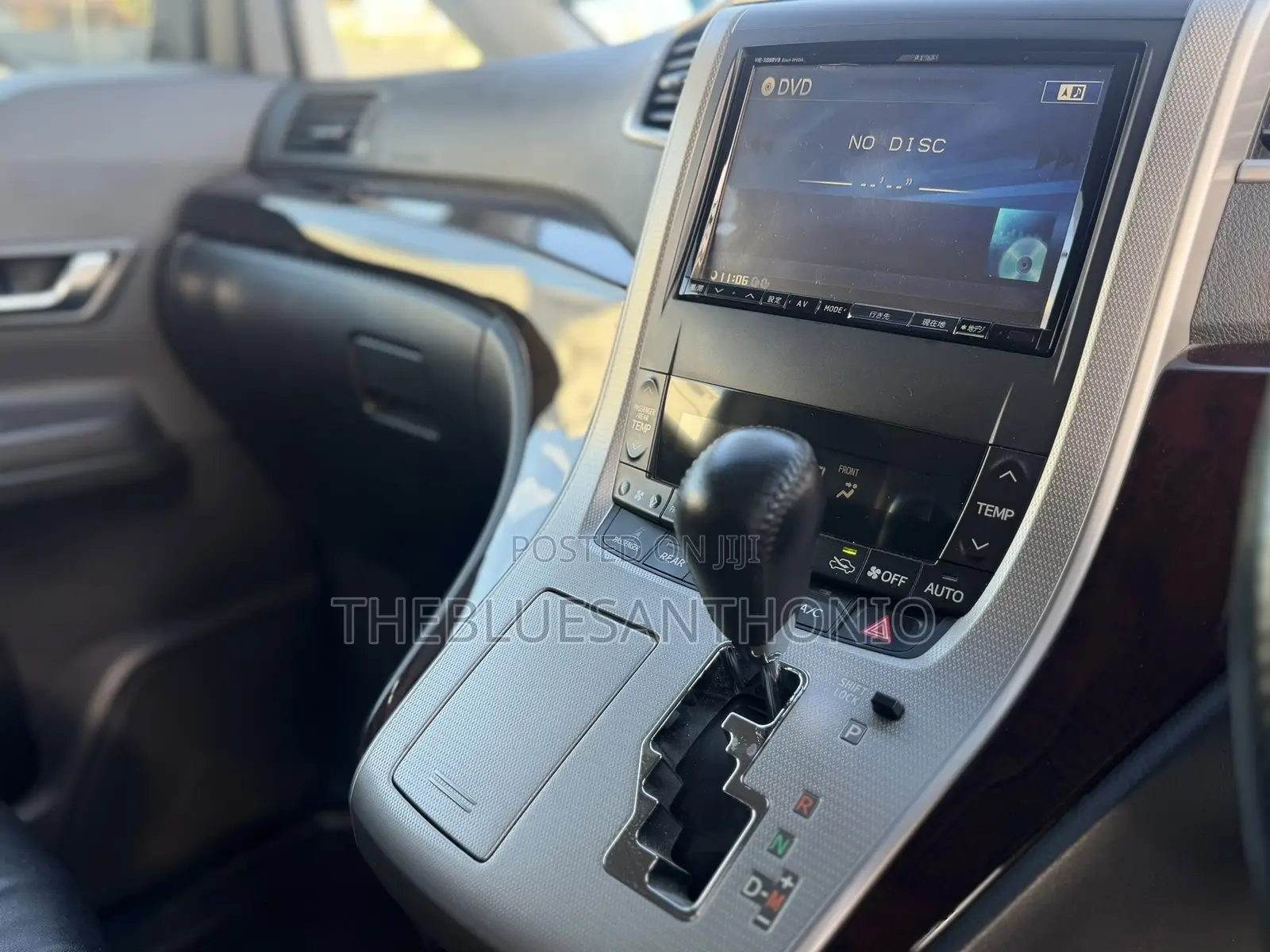 Toyota Alphard 2.4 Petrol AWD 2014 Pearl