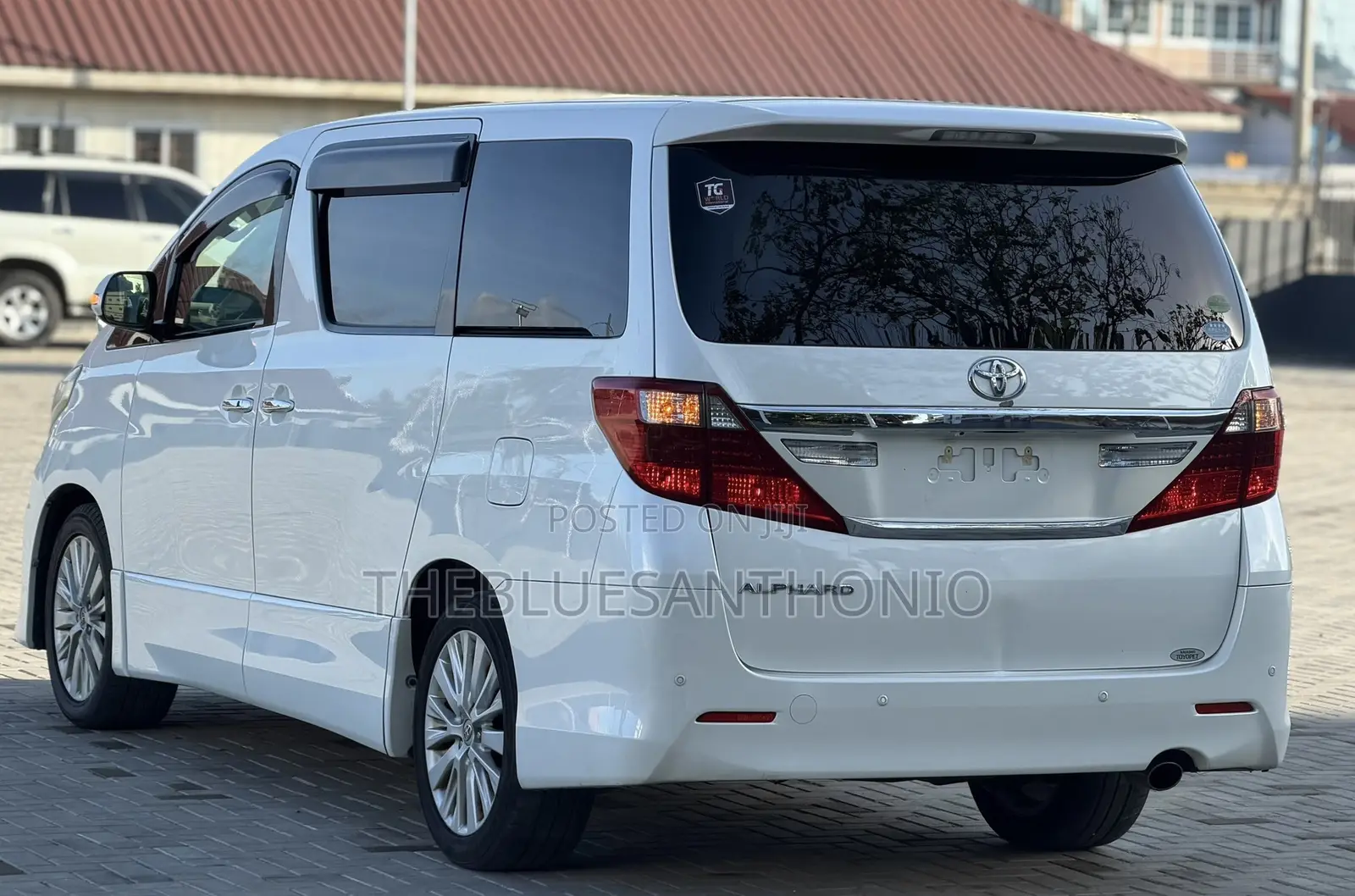 Toyota Alphard 2.4 Petrol AWD 2014 Pearl
