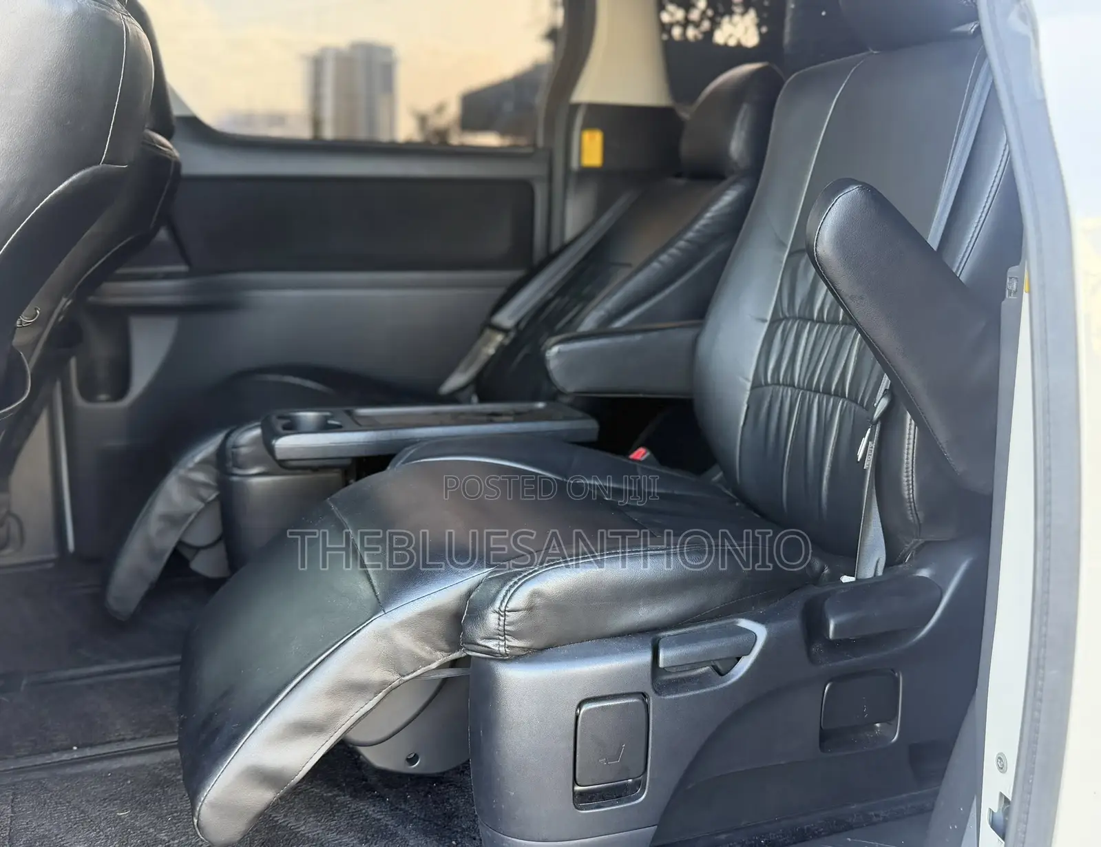 Toyota Alphard 2.4 Petrol AWD 2014 Pearl