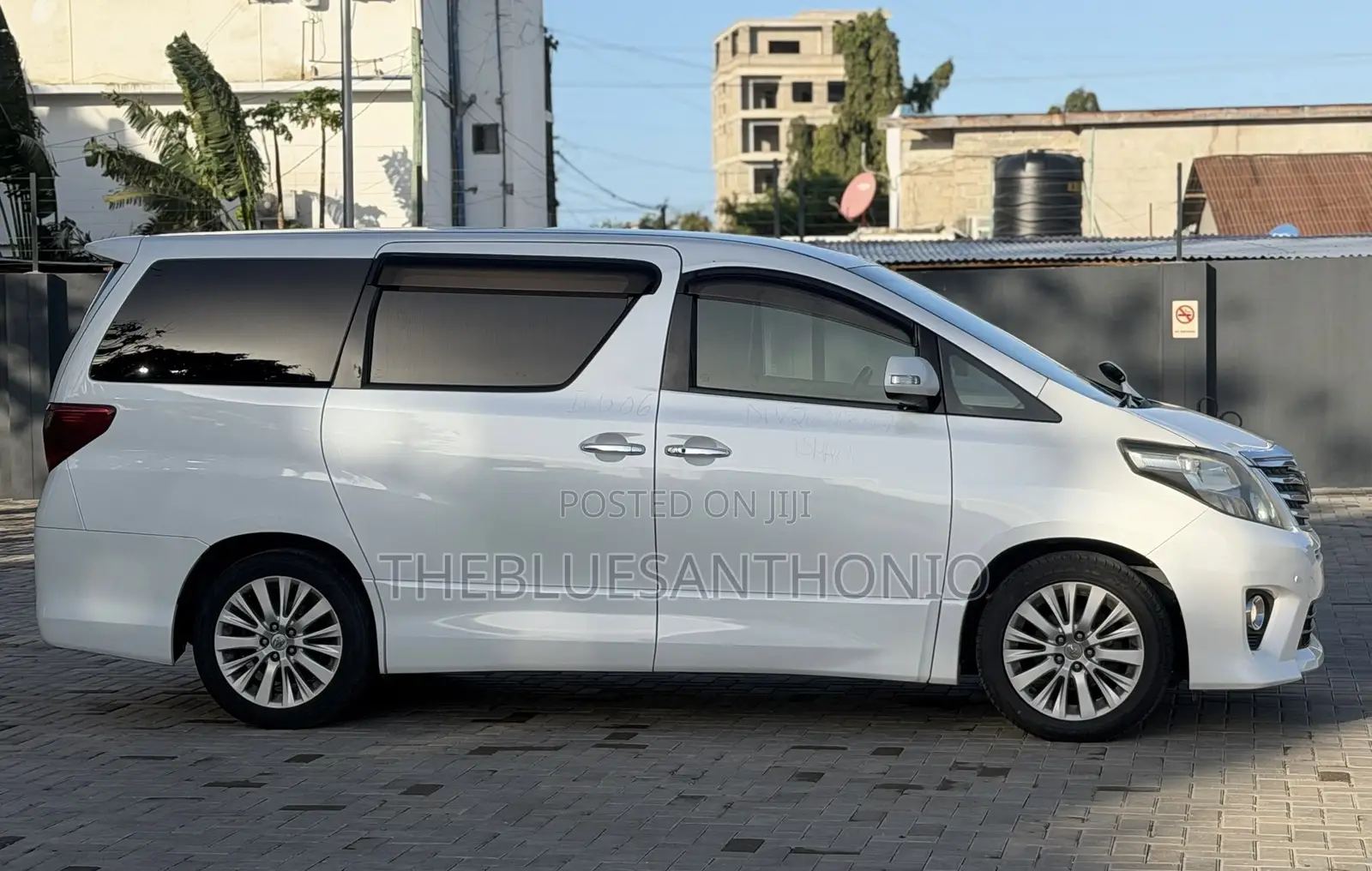 Toyota Alphard 2.4 Petrol AWD 2014 Pearl