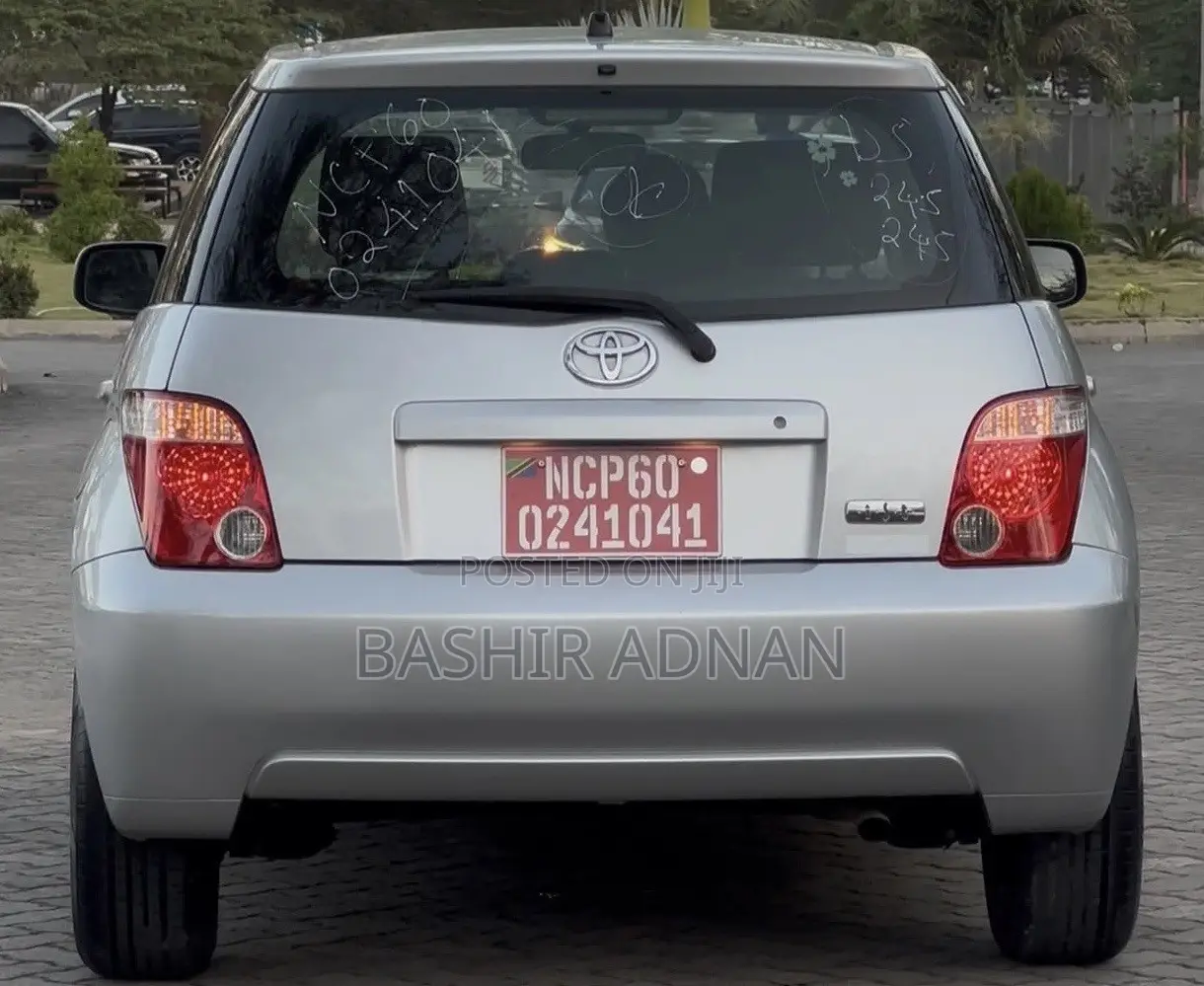Toyota IST 2005 Silver