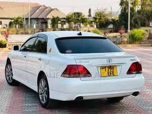 Toyota Crown 2006 White