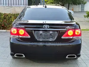 Toyota Crown 2012 Black