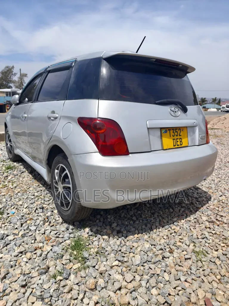 Toyota IST 2003 Silver
