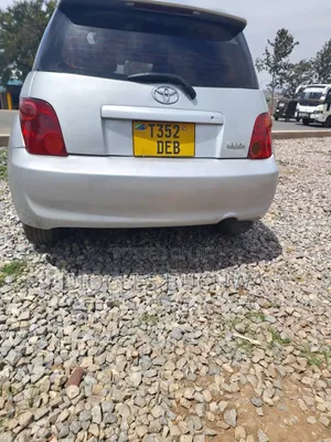 Toyota IST 2003 Silver
