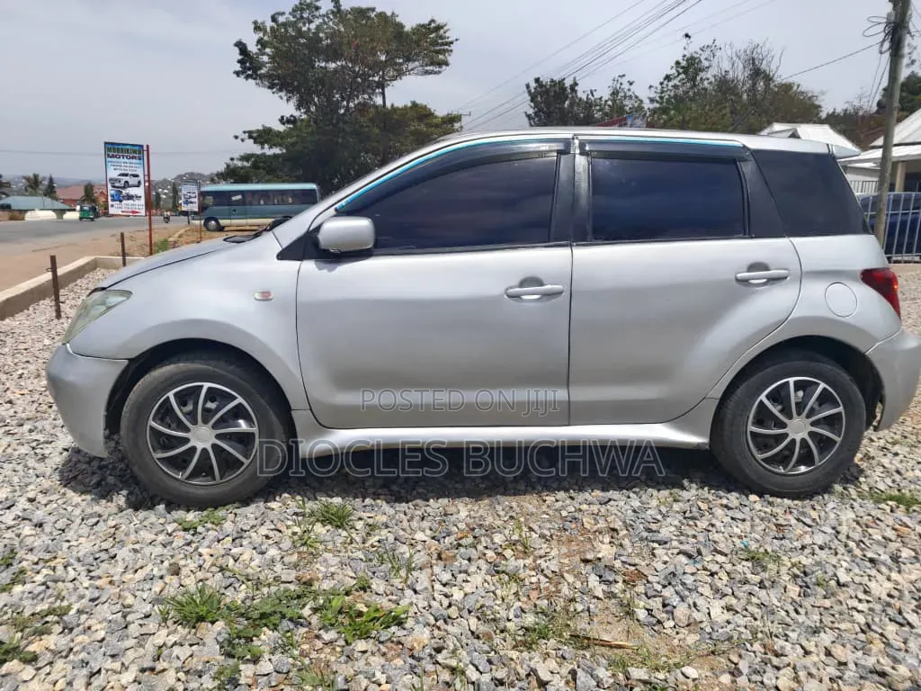 Toyota IST 2003 Silver