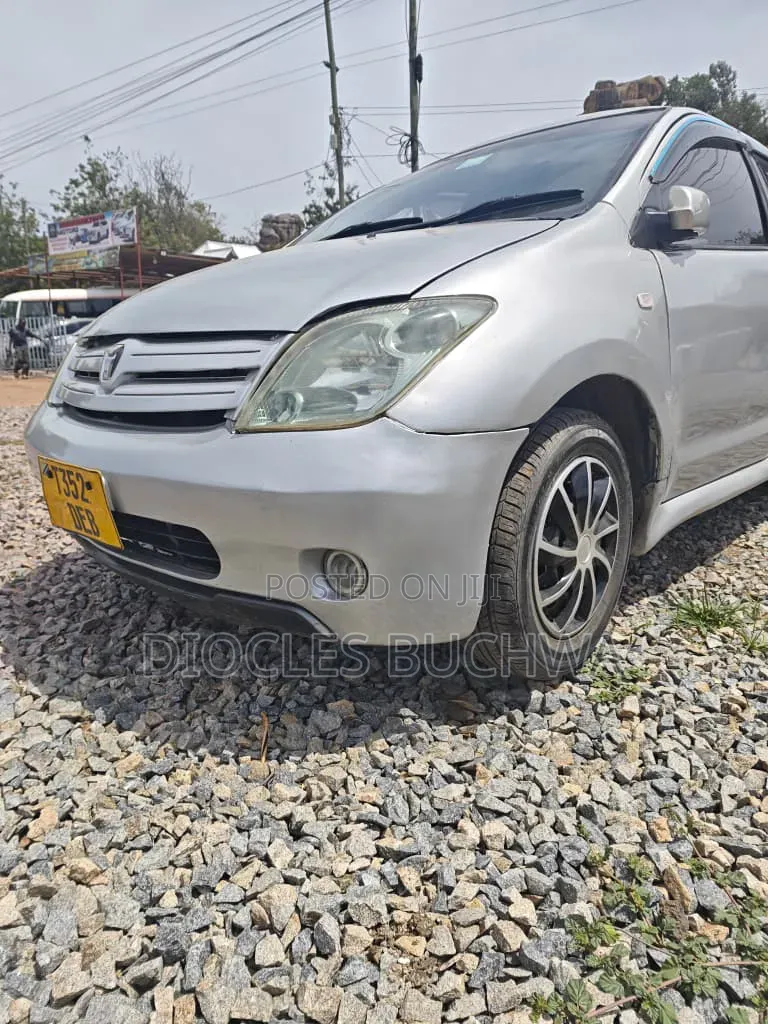 Toyota IST 2003 Silver