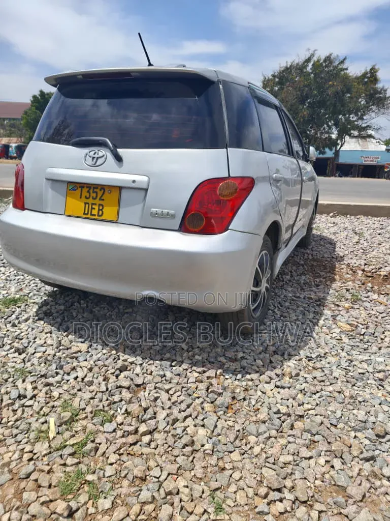 Toyota IST 2003 Silver