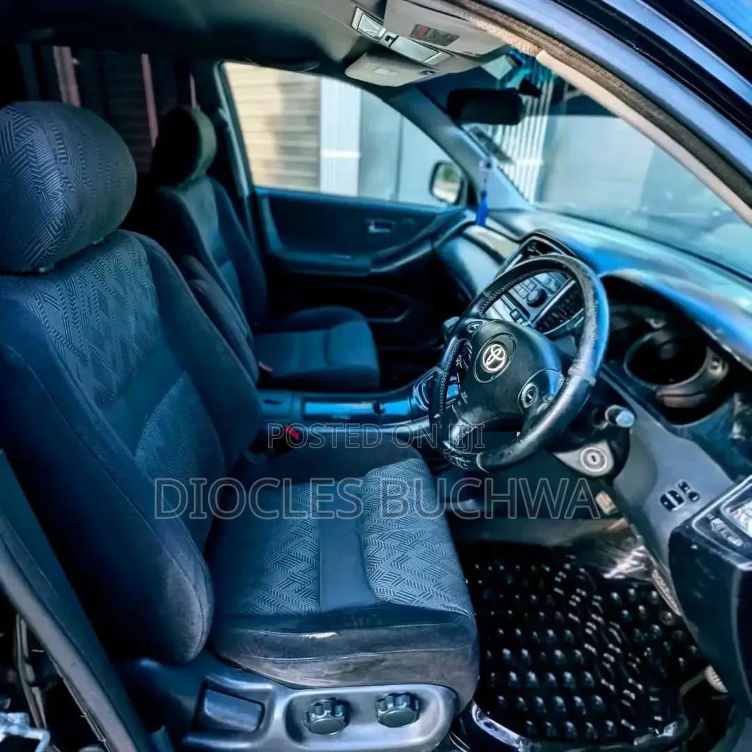 Toyota Kluger 2004 Black