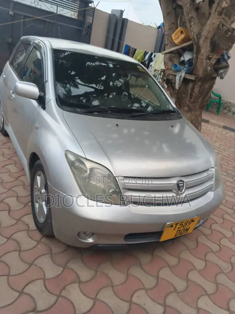 Toyota IST 2005 Silver