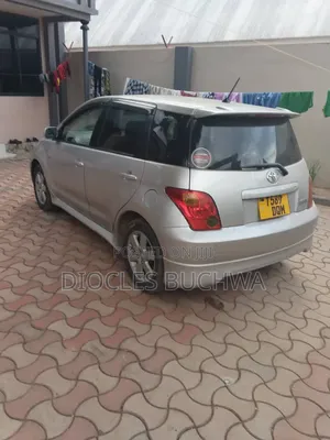 Toyota IST 2005 Silver