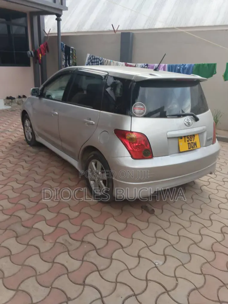 Toyota IST 2005 Silver