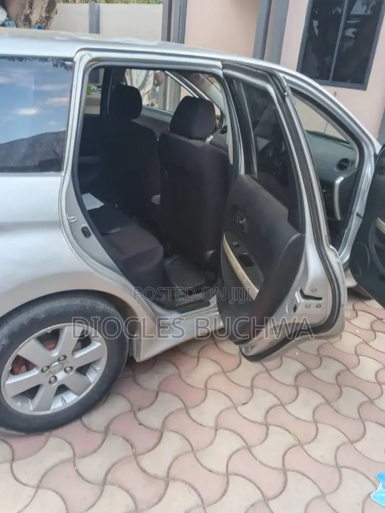 Toyota IST 2005 Silver
